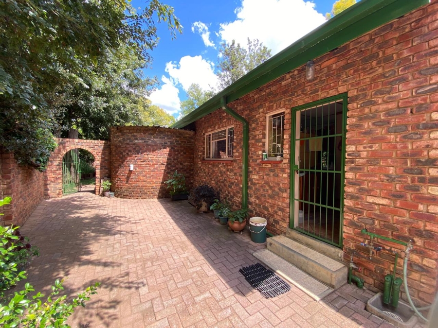 4 Bedroom Property for Sale in Kannoniers Park North West